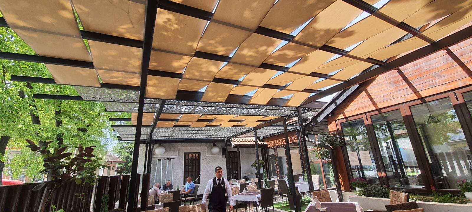 Moderna tenda